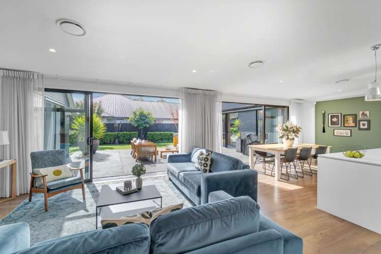 39 Dunlops Crescent Bottle Lake_7