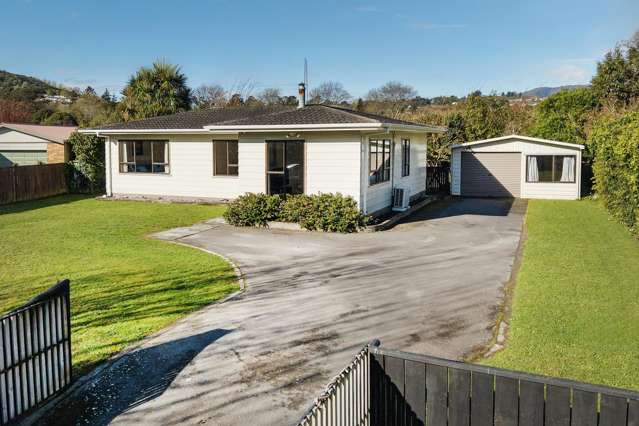 Family Home in Totara Park Awaits You!