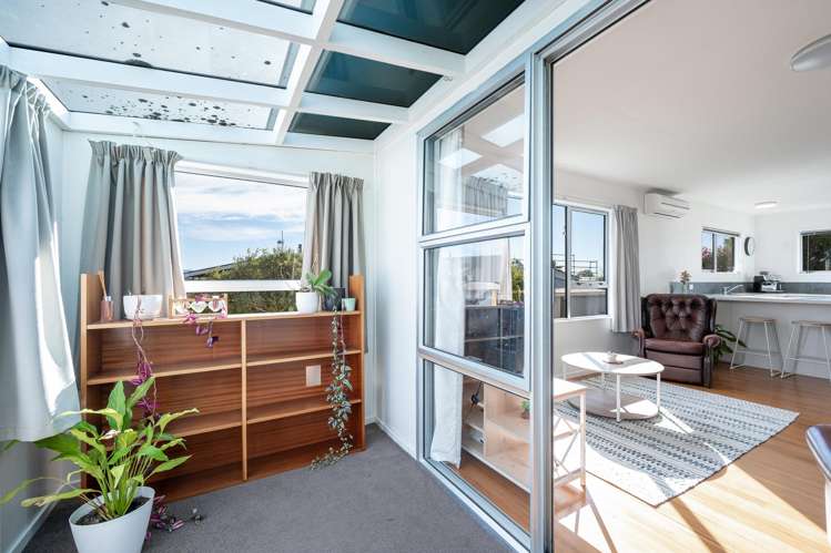 2/4 Challies Way Richmond_6