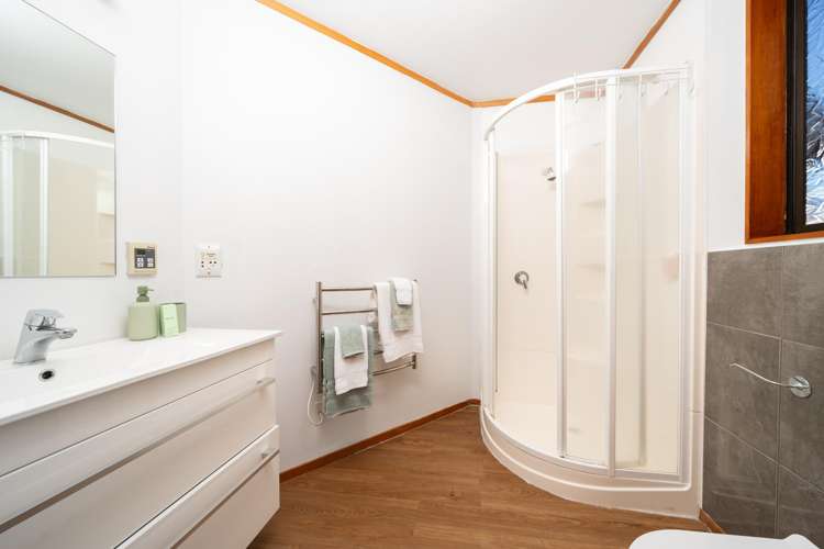 11 Duval Grove Tawa_12