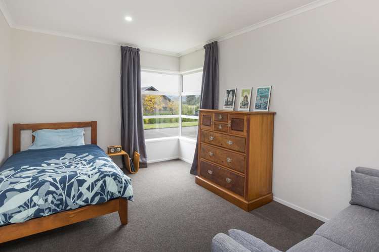15 Coutts Way Fitzherbert_16