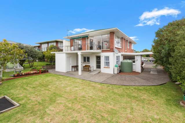 82 Royal View Road Te Atatu South_1