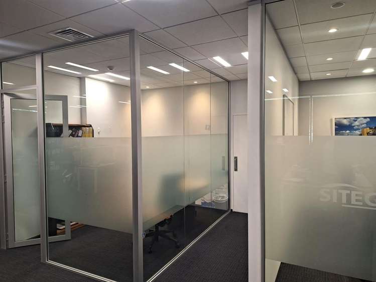 Unit 2/1 Show Place Addington_5