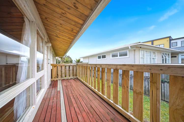 6 Robert Burke Place Henderson_18