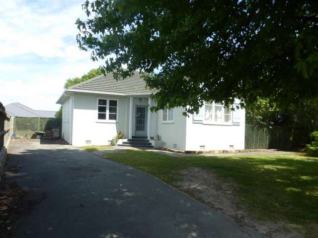 *** CLOSE TO WESTFIELD MALL ***