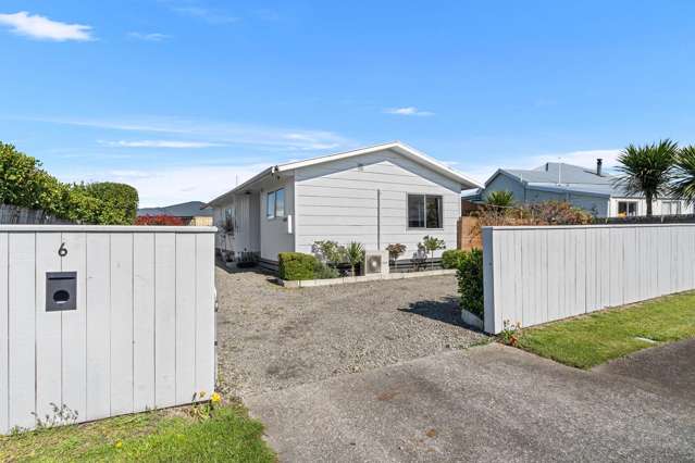 Four Bedrooms, Sun & Easy Living