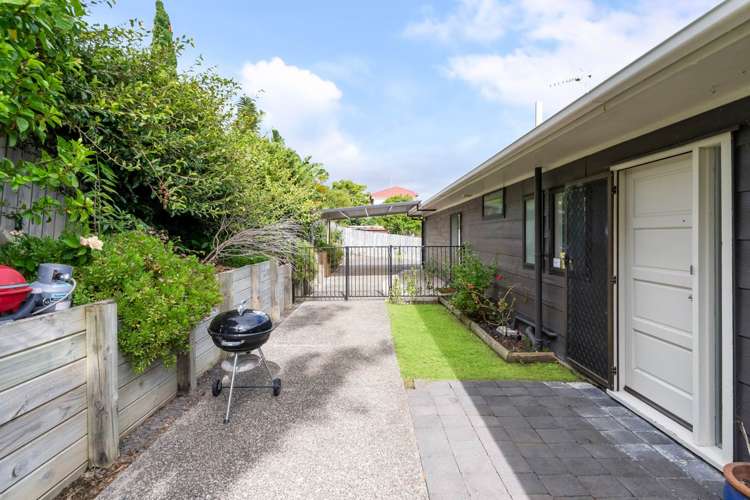 2/865 Beach Road Waiake_25