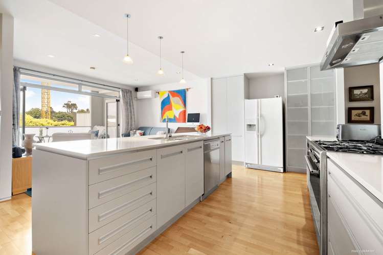 7/16 Beach Front Lane Browns Bay_7