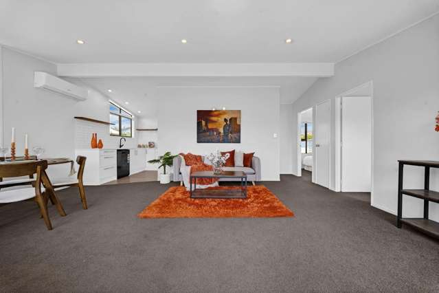 Modern 2 Bedroom Home with Private Deck and Fully Furnished