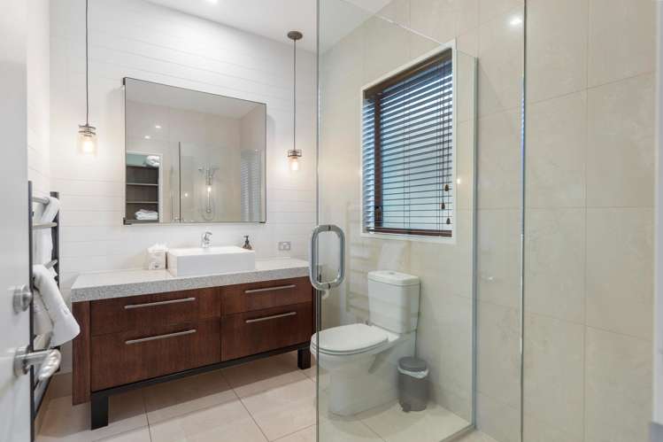 8 Buckler Court Jacks Point_14