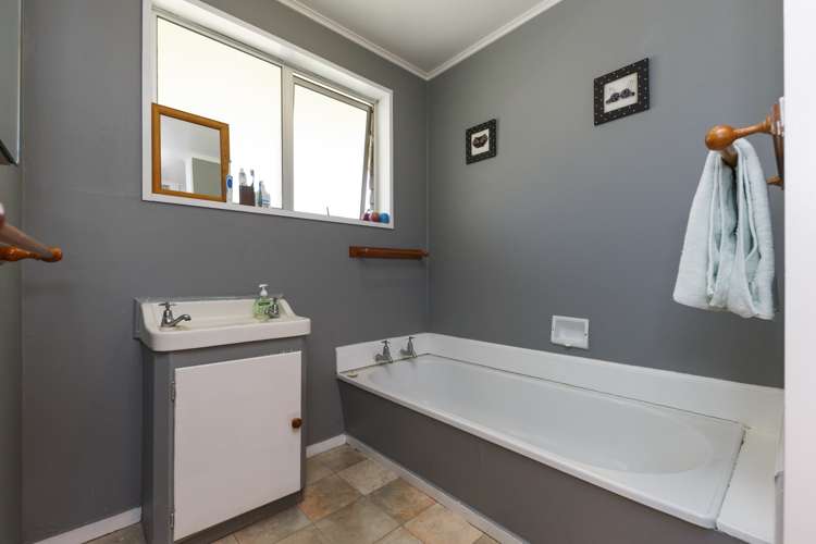 517 Newbury Line Bunnythorpe_7