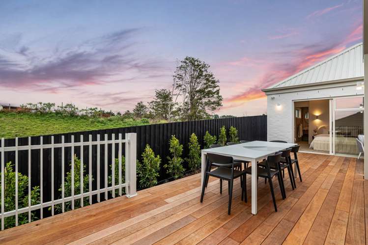 85 Parish Drive_3