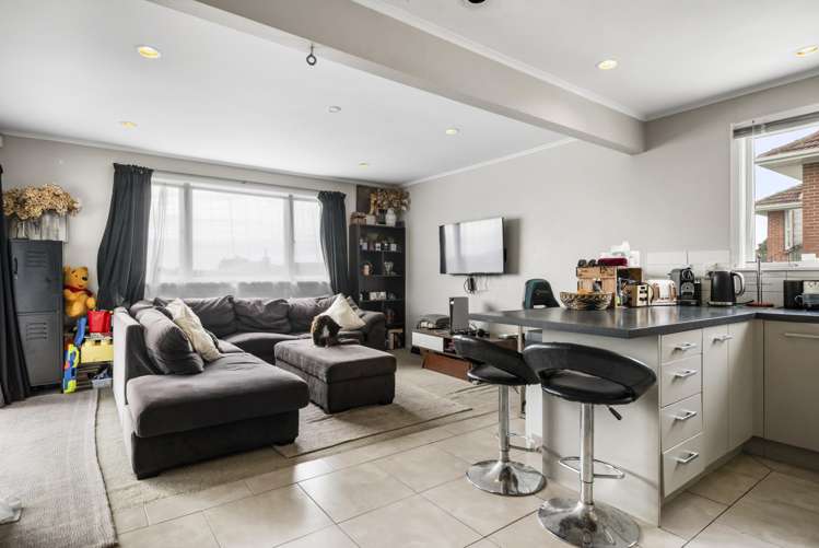 6 Blease Street New Lynn_11