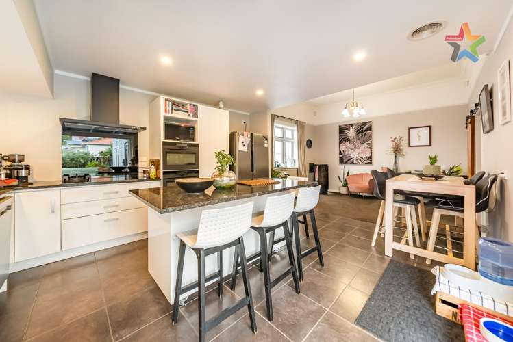 6 Wha Street Lyall Bay_25