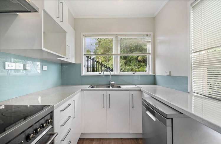 1/221 Hurstmere Road Takapuna_4