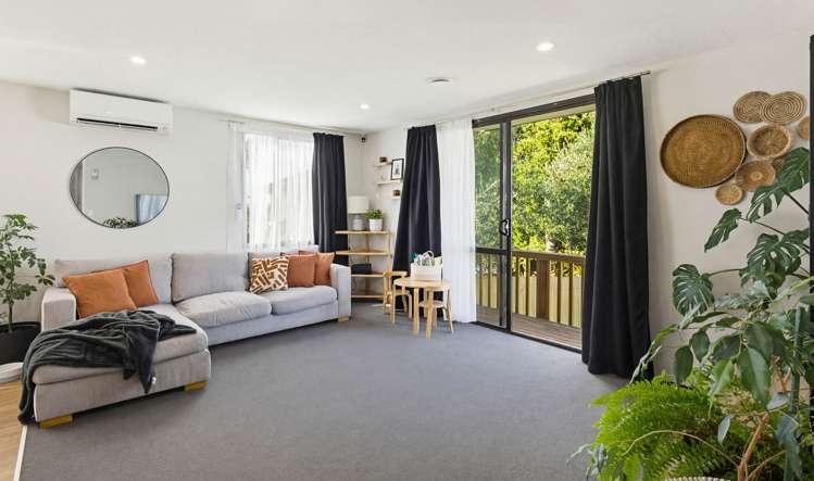 2/342C Royal Road Massey_6