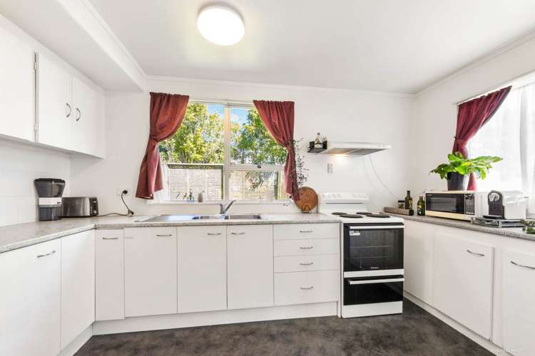 2/27 Brandon Road Glen Eden_7