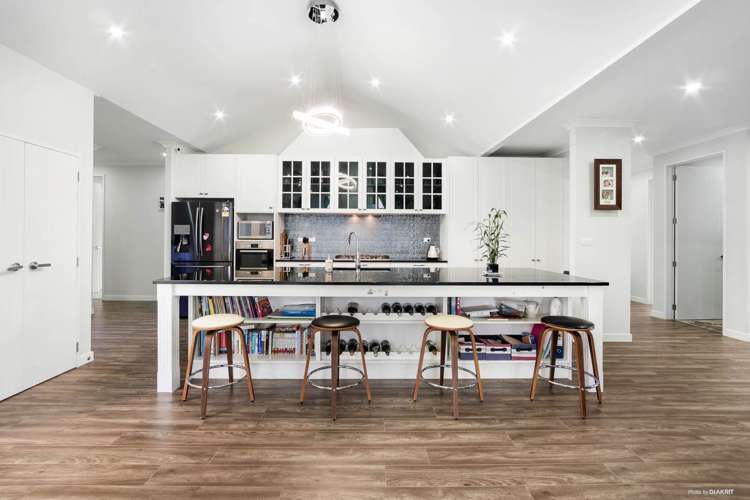 2 Floyd Road Riverhead_5