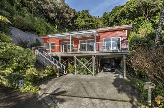 IMMACULATE, NEAR-NEW IN CENTRAL KARORI