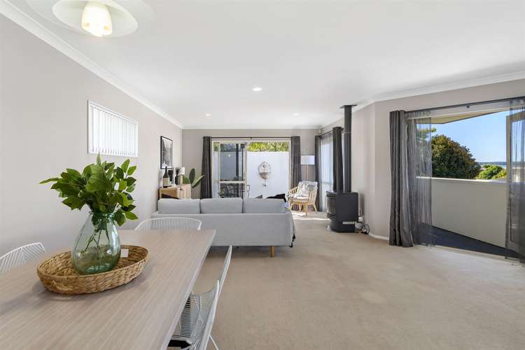 2 Strange Grove Matua_2