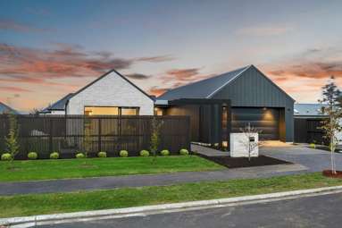 32 Bridgehampton Drive_1