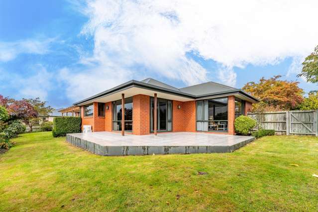 Modern Living - Great Location