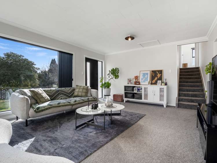 6 Roger street Pukehangi_11