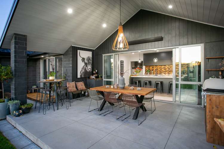 15 Shadbolt Drive Leamington_9