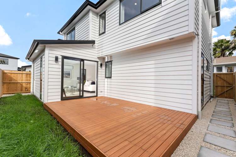 74b Riverpark Crescent Henderson_13