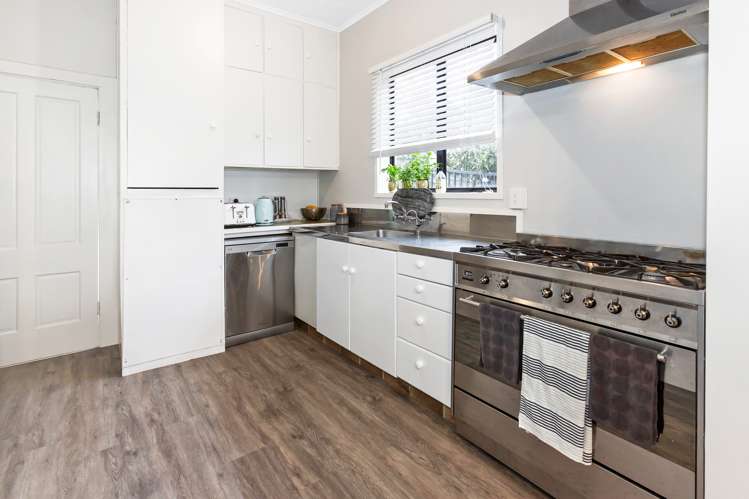 38 Wright Road Point Chevalier_4