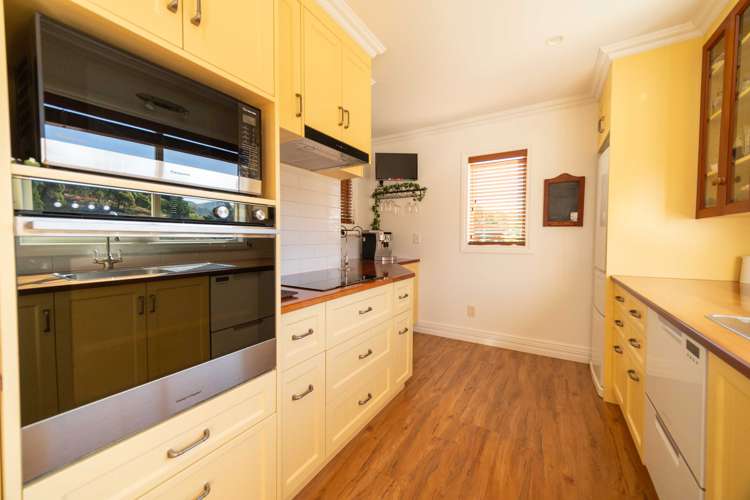 7 Banff Way Toi Toi_6