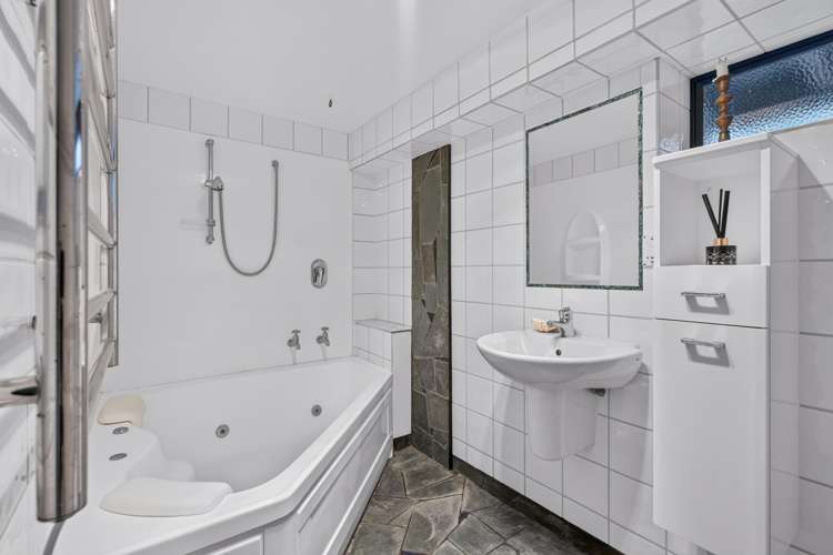 2 Quentin Place, Mahanga Mahia Peninsula_24
