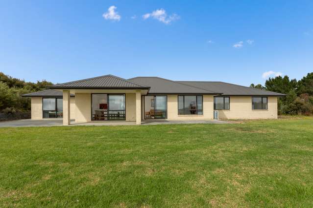 Helensville lifestyle with stunning harbour views.