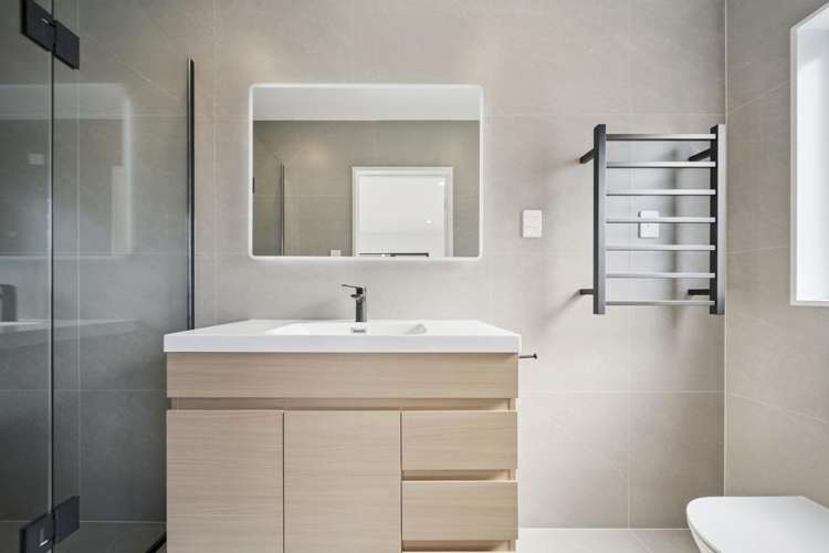 10-12 Clendon Place Manurewa_43