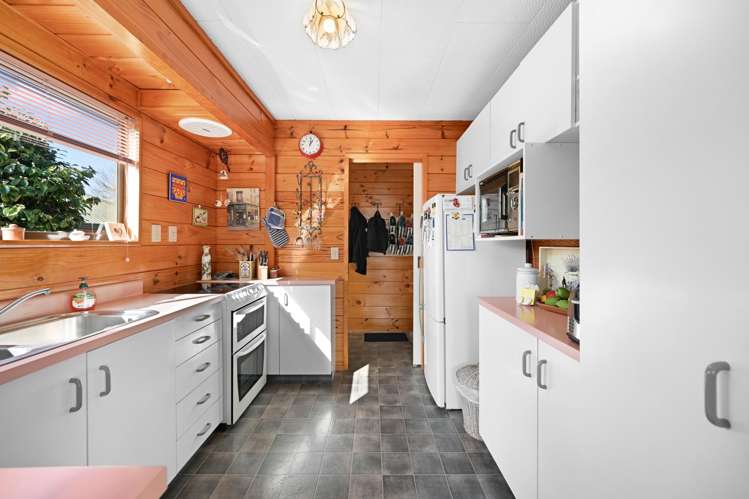 2 Emma Place Pukete_4