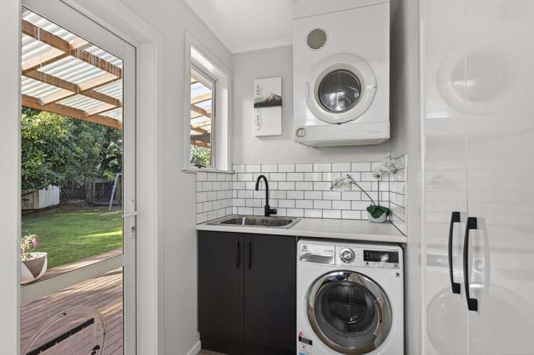 25 Waiwera Place Merrilands_11