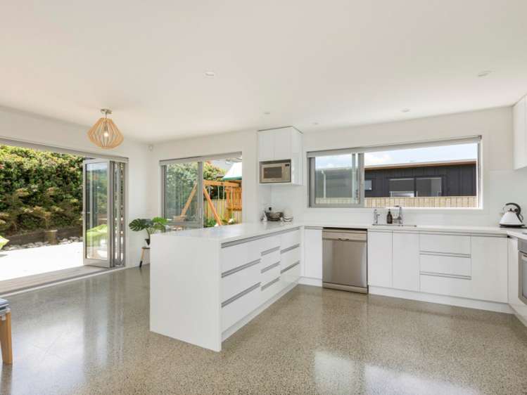 20 Laly Haddon Place Matakana_5