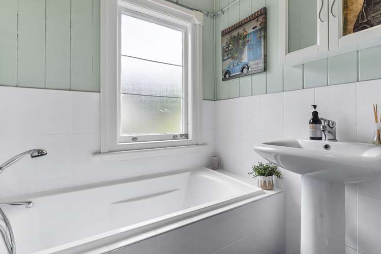 140 Coronation Road Mangere Bridge_14