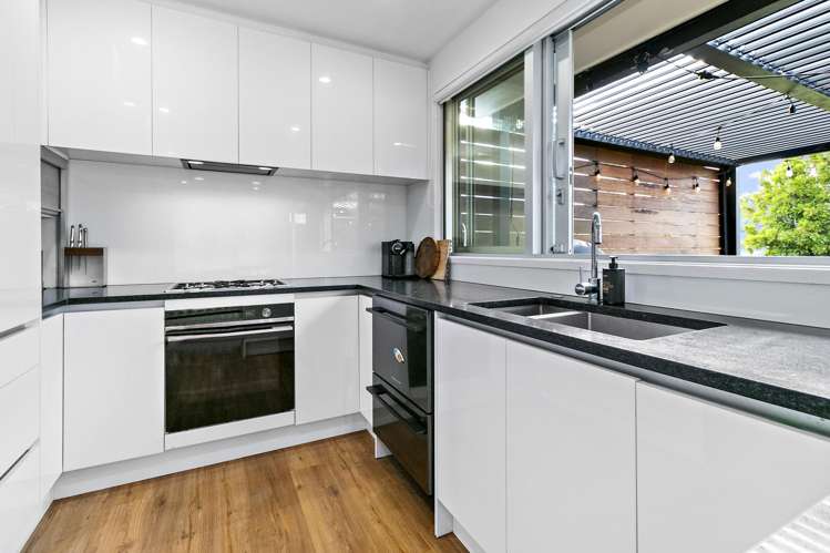 53 Gordon Avenue Forrest Hill_12