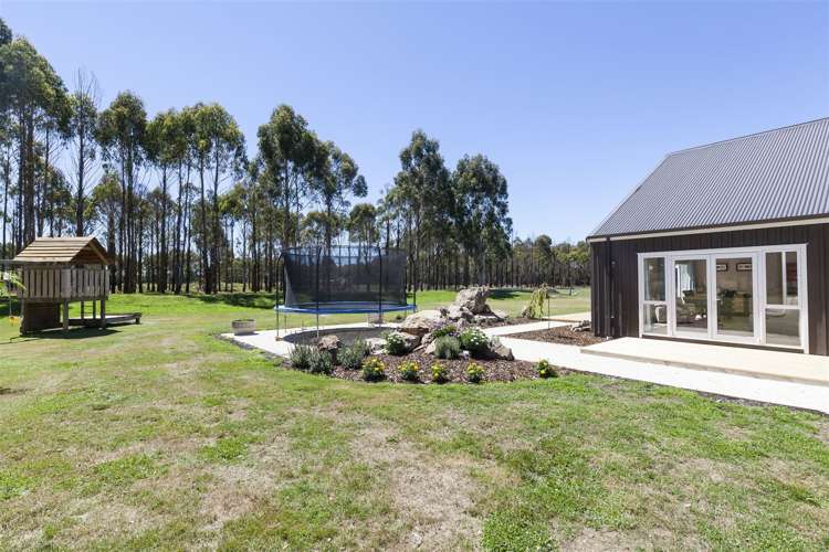 2279 South Eyre Road West Eyreton_24