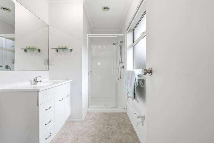 14 Chesterfield Way Orewa_15