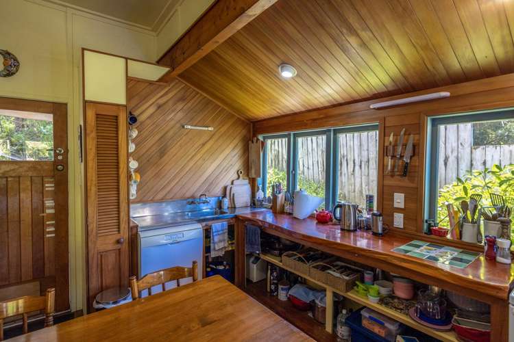 39 Victoria Road South Onetangi_8