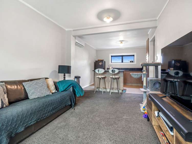 6 Roger street Pukehangi_17