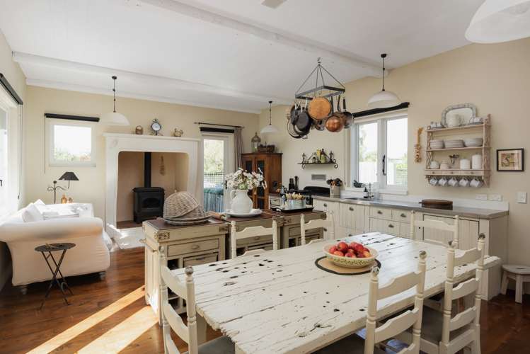 21 Fairbourne Drive Fairhall_6