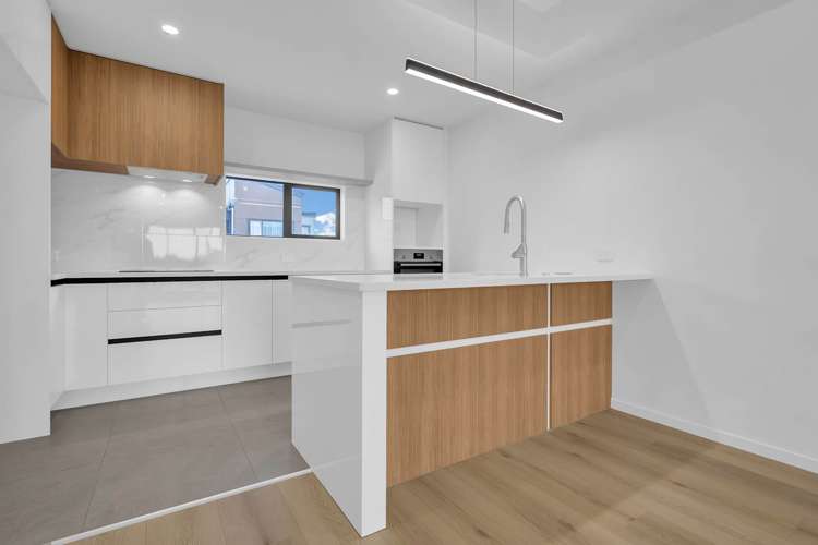 15 Papatahi Lane Flat Bush_6