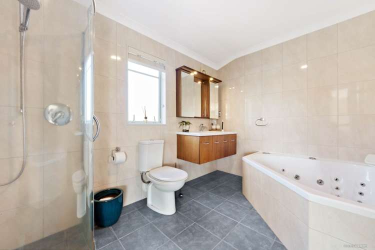 15 Matau Rise Te Atatu Peninsula_27