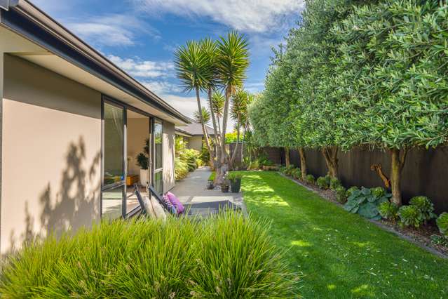 64 Travis Country Drive Burwood_3