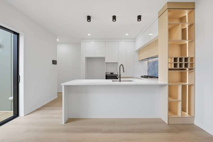 17 Karaka Village Parade Karaka_5