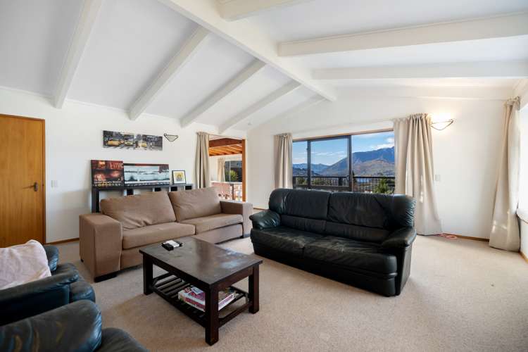 8 Avalon Crescent Fernhill/Sunshine Bay_12