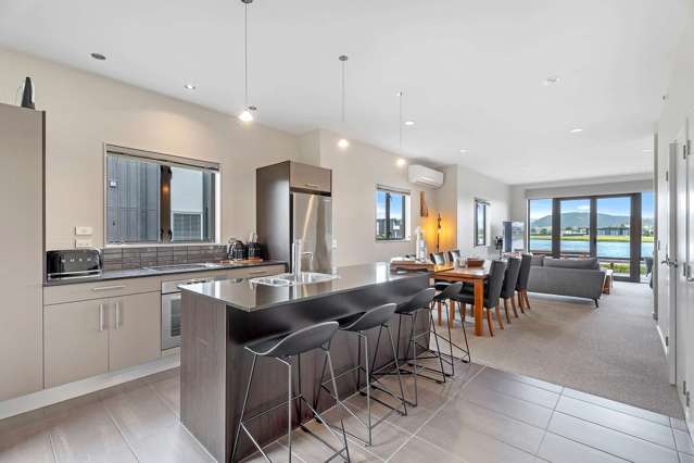 Exquisite Lakeside Lifestyle